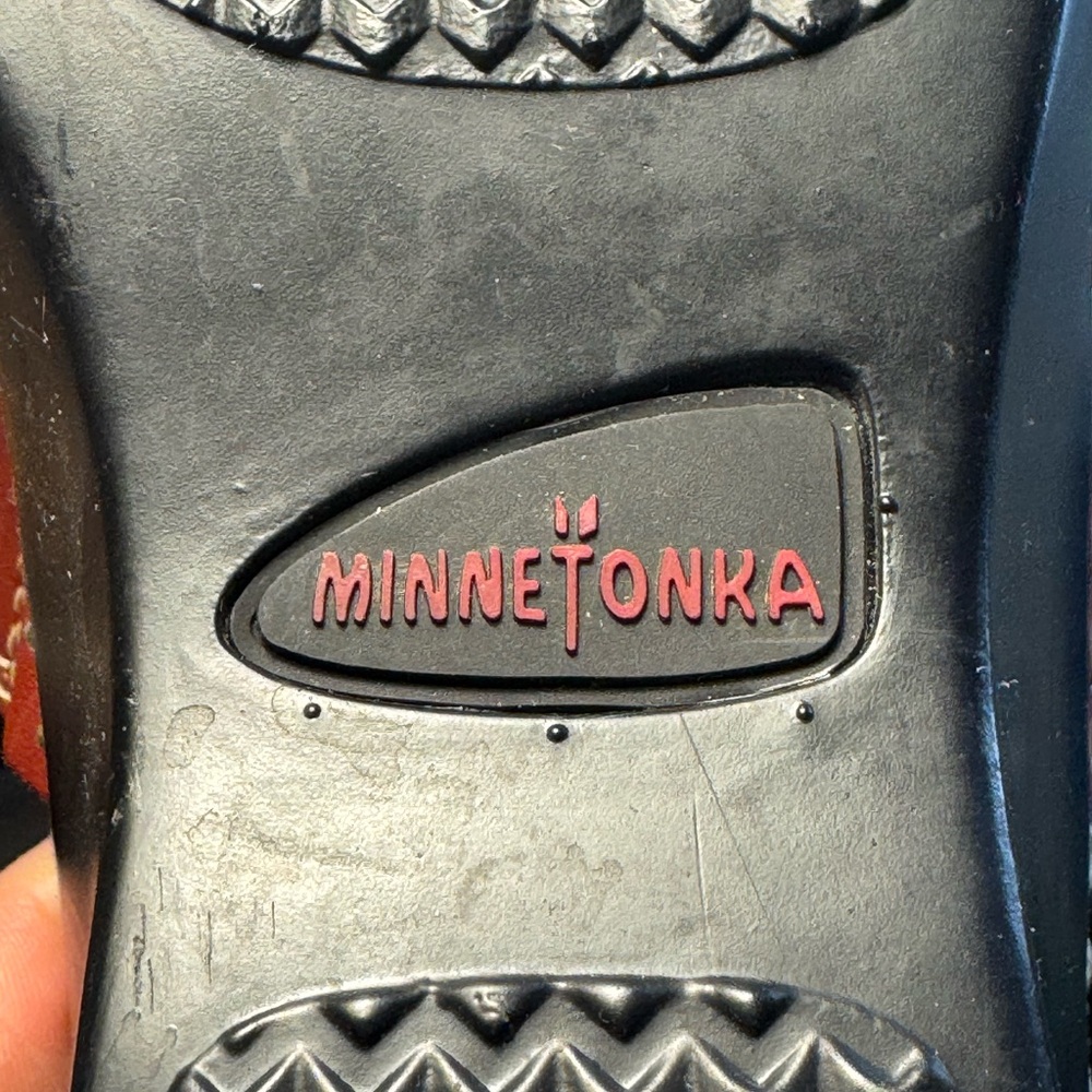 Minnetonka Women's Ref and Tan Sandals - Picture 6 of 13